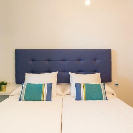 Charming Apartment On The Beach - Pool And Parking 말라가 외부 사진