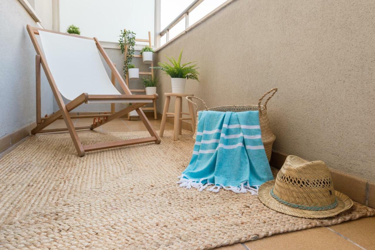 Charming Apartment On The Beach - Pool And Parking 말라가 외부 사진