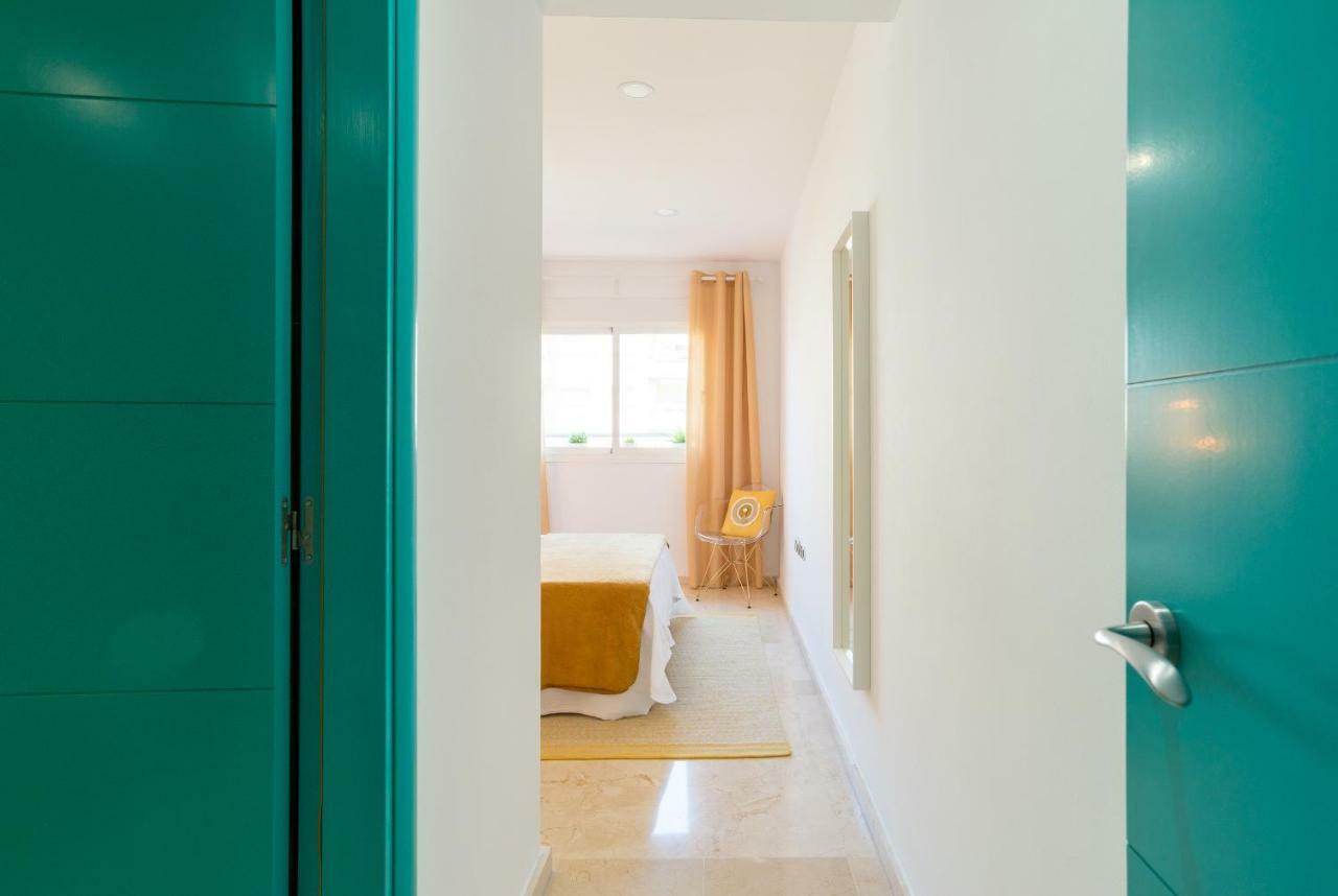 Charming Apartment On The Beach - Pool And Parking 말라가 외부 사진