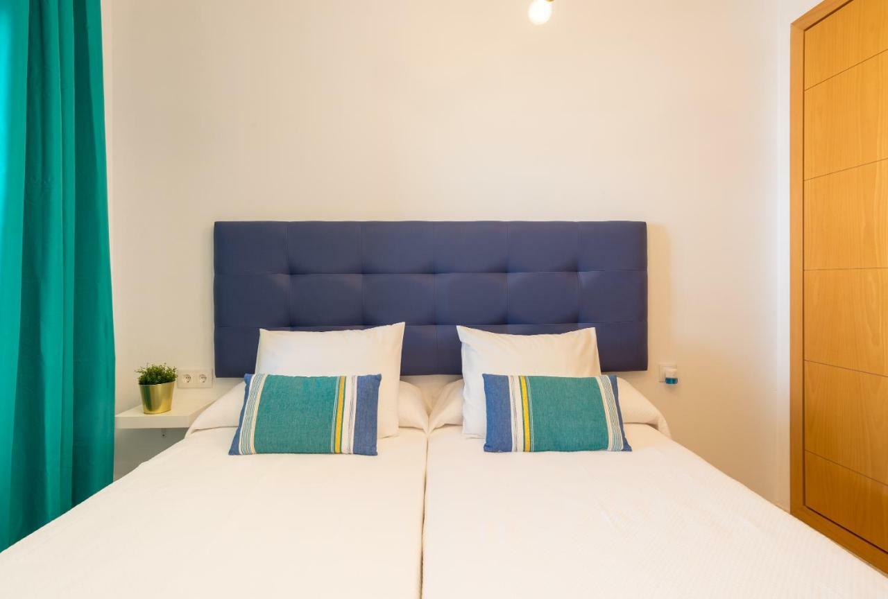 Charming Apartment On The Beach - Pool And Parking 말라가 외부 사진