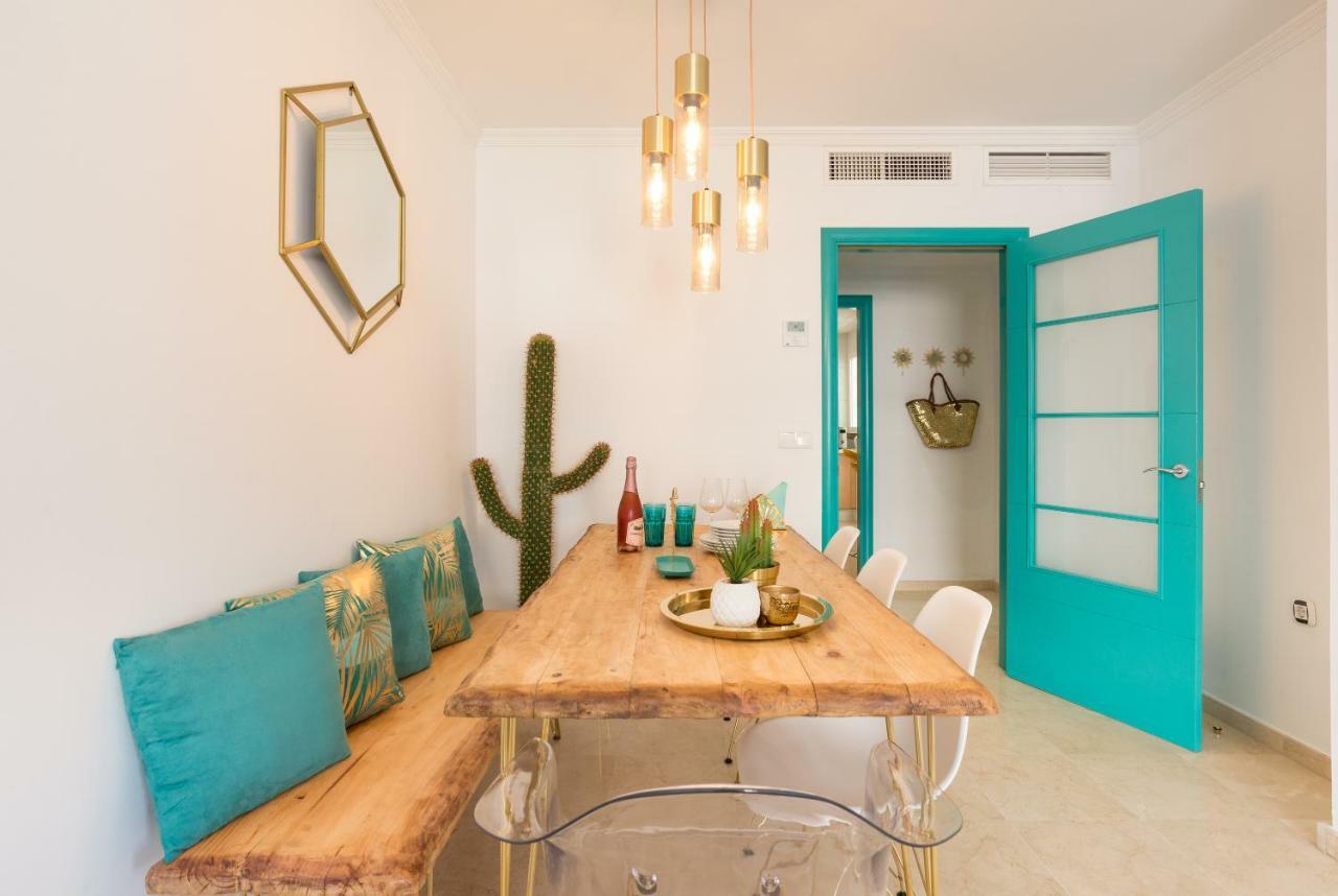 Charming Apartment On The Beach - Pool And Parking 말라가 외부 사진
