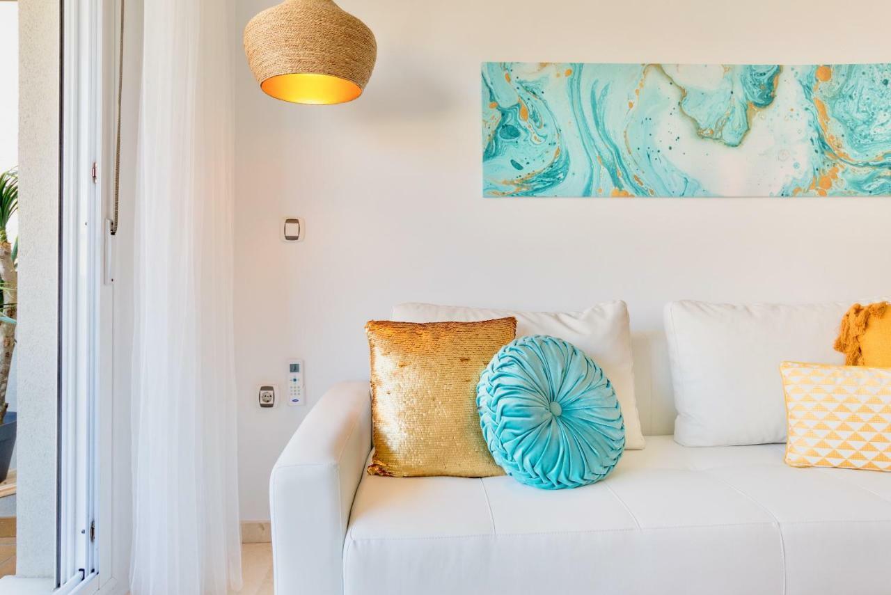 Charming Apartment On The Beach - Pool And Parking 말라가 외부 사진