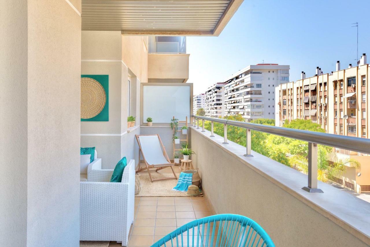 Charming Apartment On The Beach - Pool And Parking 말라가 외부 사진