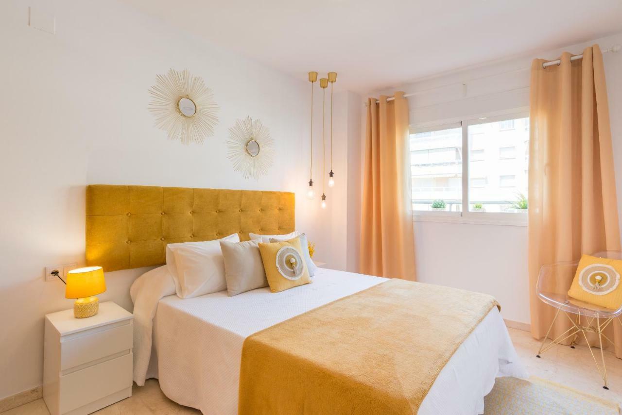 Charming Apartment On The Beach - Pool And Parking 말라가 외부 사진