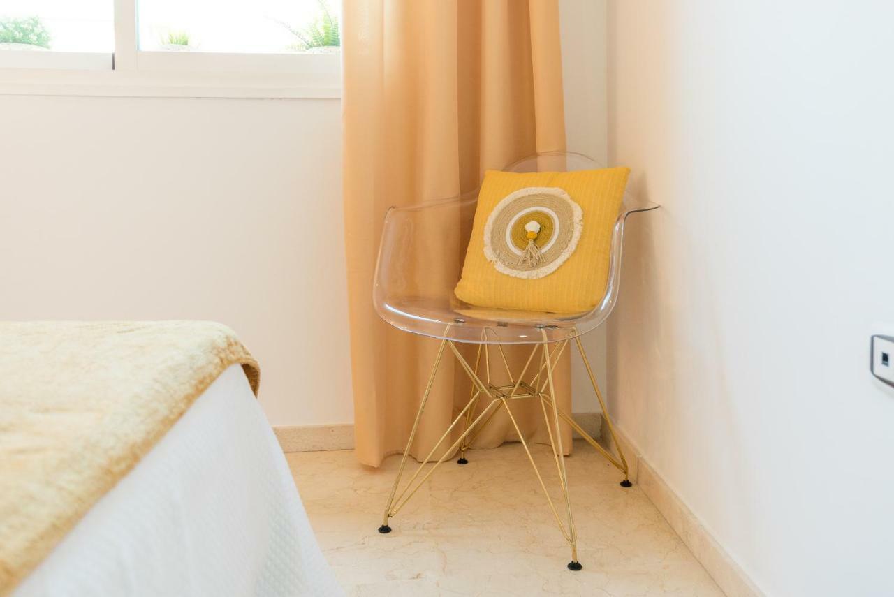 Charming Apartment On The Beach - Pool And Parking 말라가 외부 사진