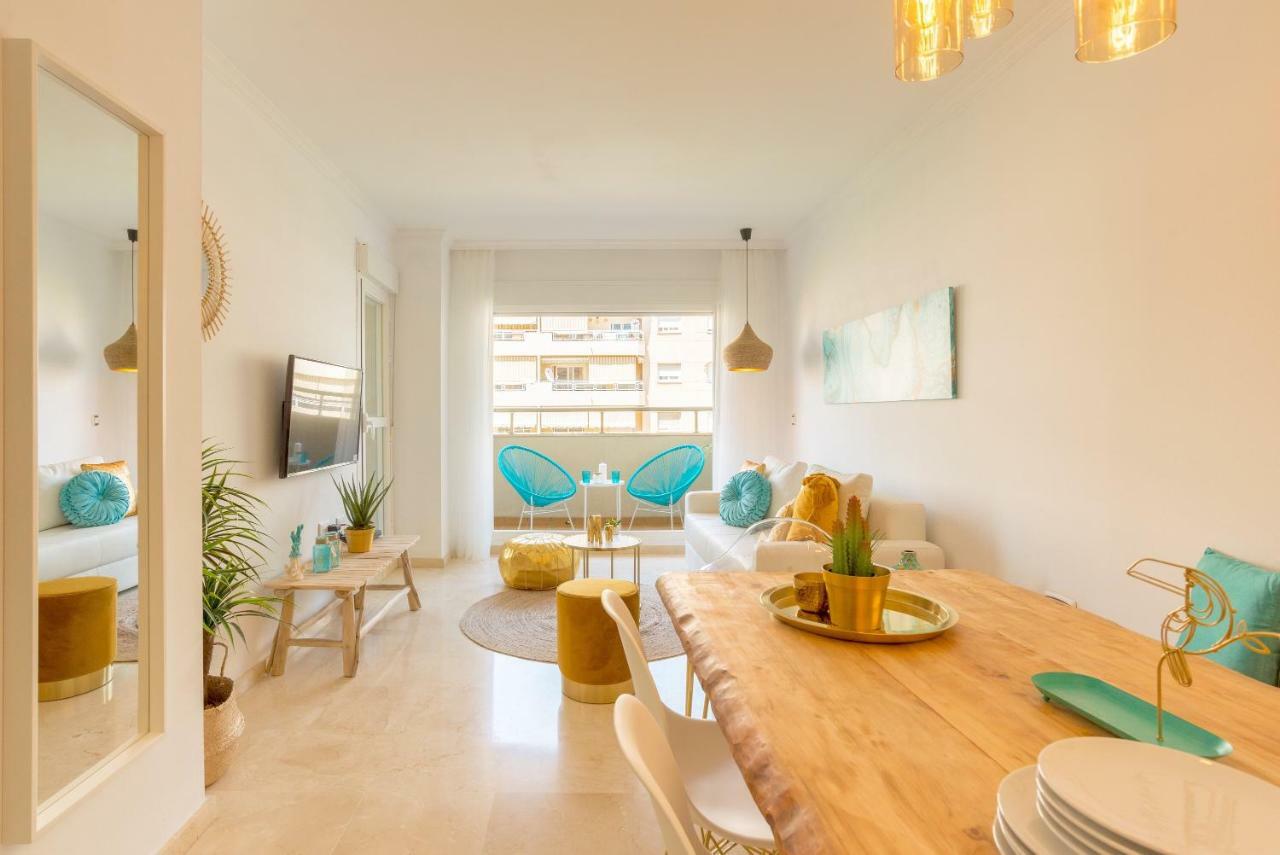 Charming Apartment On The Beach - Pool And Parking 말라가 외부 사진