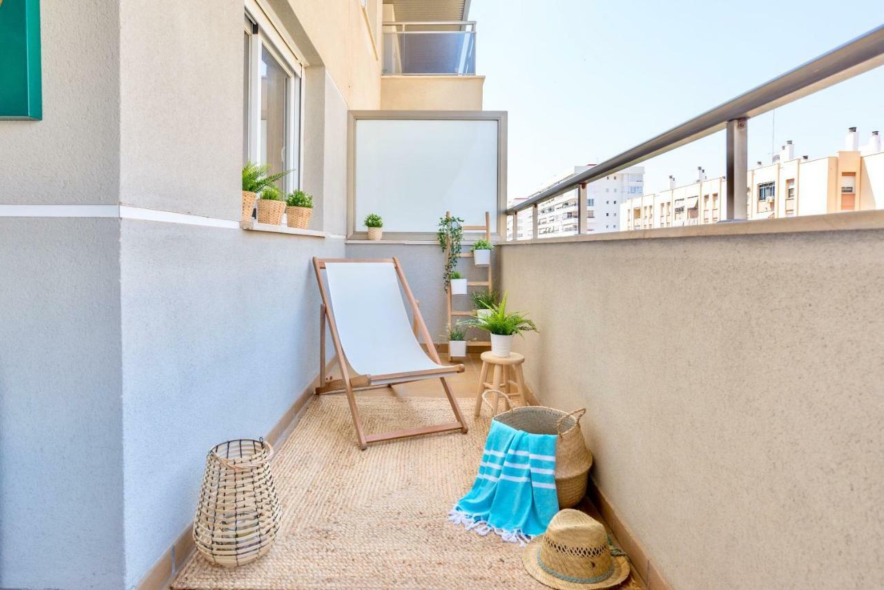 Charming Apartment On The Beach - Pool And Parking 말라가 외부 사진
