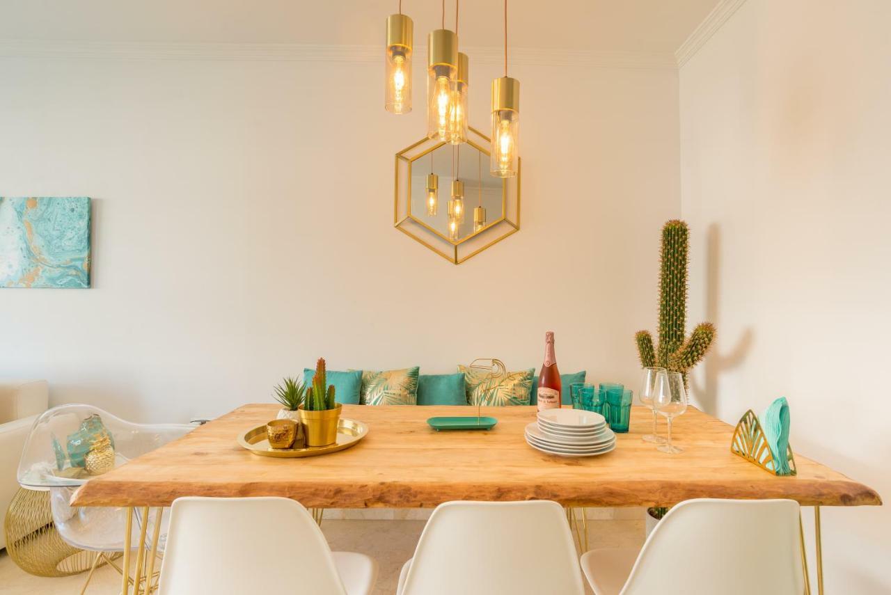 Charming Apartment On The Beach - Pool And Parking 말라가 외부 사진
