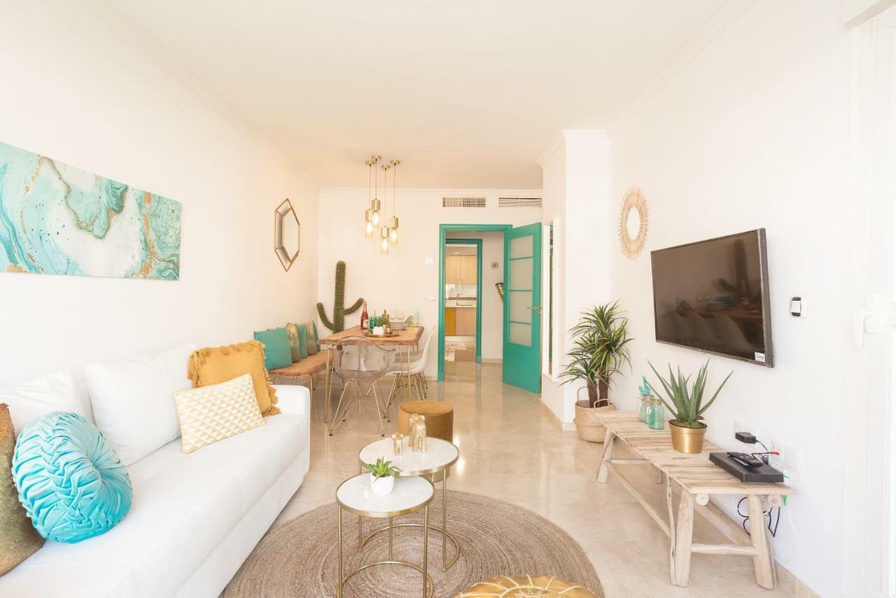 Charming Apartment On The Beach - Pool And Parking 말라가 외부 사진