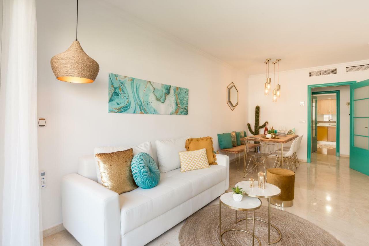 Charming Apartment On The Beach - Pool And Parking 말라가 외부 사진