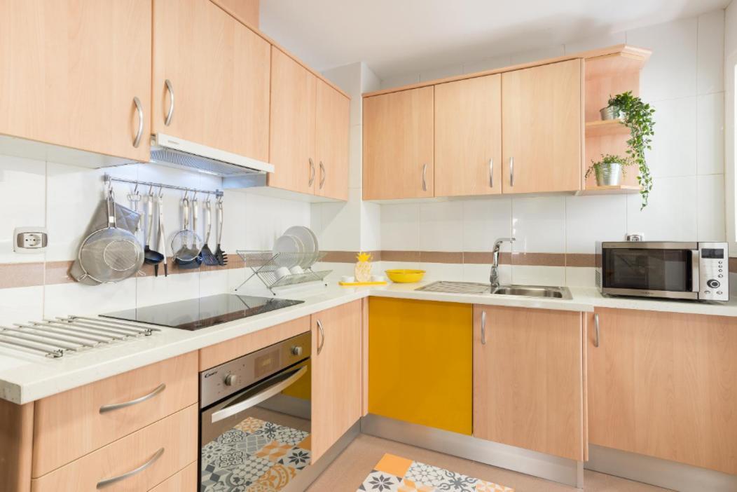 Charming Apartment On The Beach - Pool And Parking 말라가 외부 사진