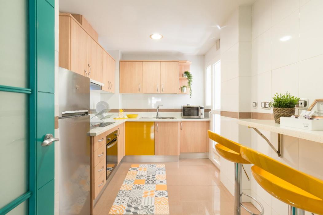 Charming Apartment On The Beach - Pool And Parking 말라가 외부 사진